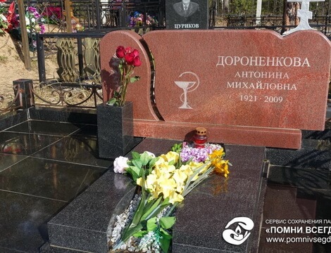 Мемориальный комплекс из двух видов гранитов Ярцево подбор памятников Дубна